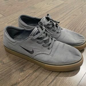 Men's Nike sneaker
